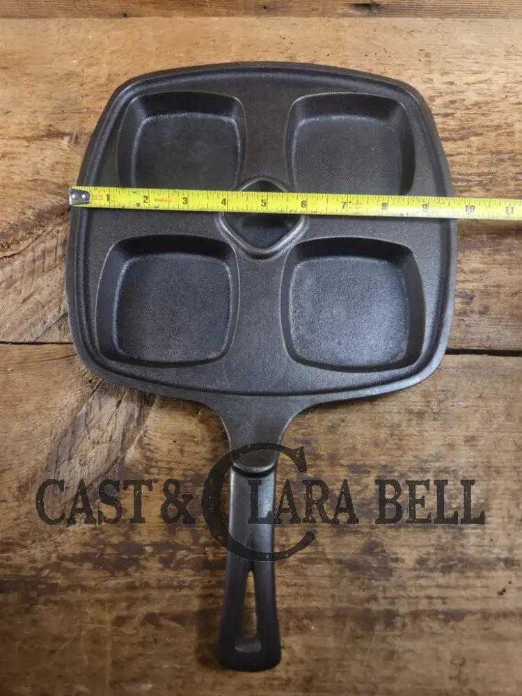 Beautiful 1940’s later series Wagner Square ’Benedict’ skillet. Perfect for cooking multiple sandwiches at once. A