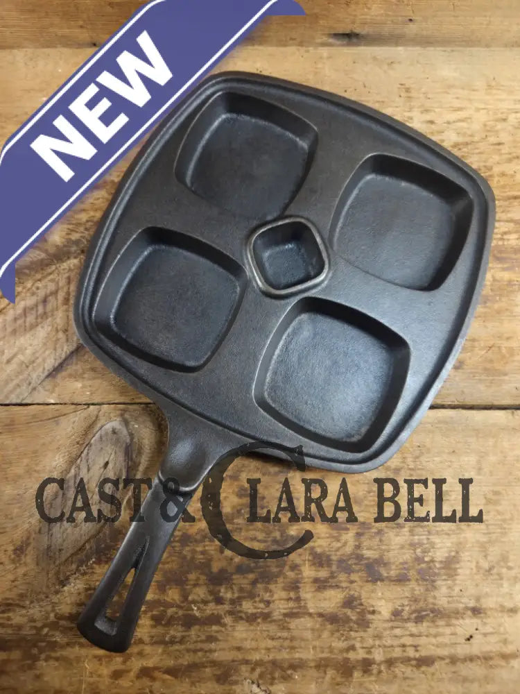 Beautiful 1940’s later series Wagner Square ’Benedict’ skillet. Perfect for cooking multiple sandwiches at once. A