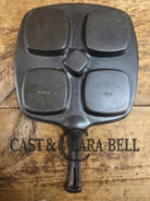 Beautiful 1940’s later series Wagner Square ’Benedict’ skillet. Perfect for cooking multiple sandwiches at once. A