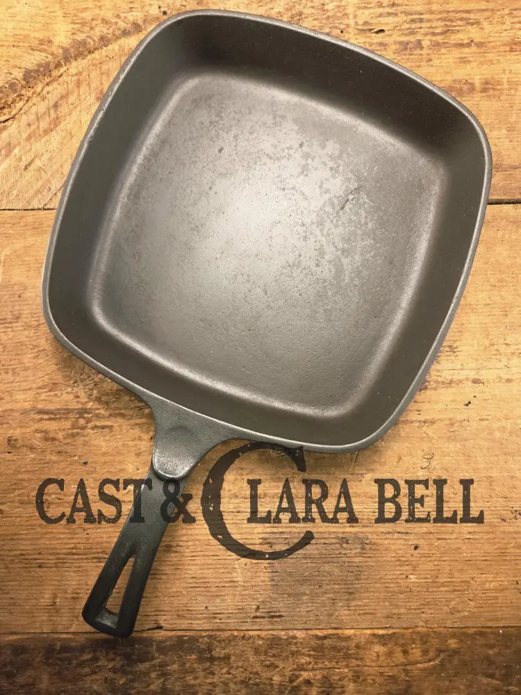 Beautiful 1940’s later series Wagner Square Skillet B Fully Restored and Ready to Go. Perfect for breakfasts frying and