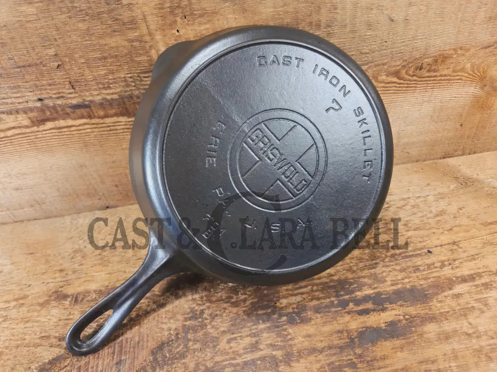 BEAUTIFUL! 1910-20’s Griswold #7 Skillet with Heat Ring and Large Block Logo 701 B - Skillet