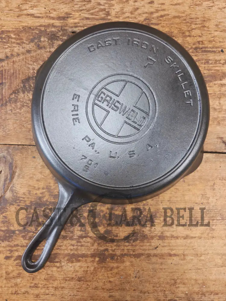 BEAUTIFUL! 1910-20’s Griswold #7 Skillet with Heat Ring and Large Block Logo 701 B - Skillet