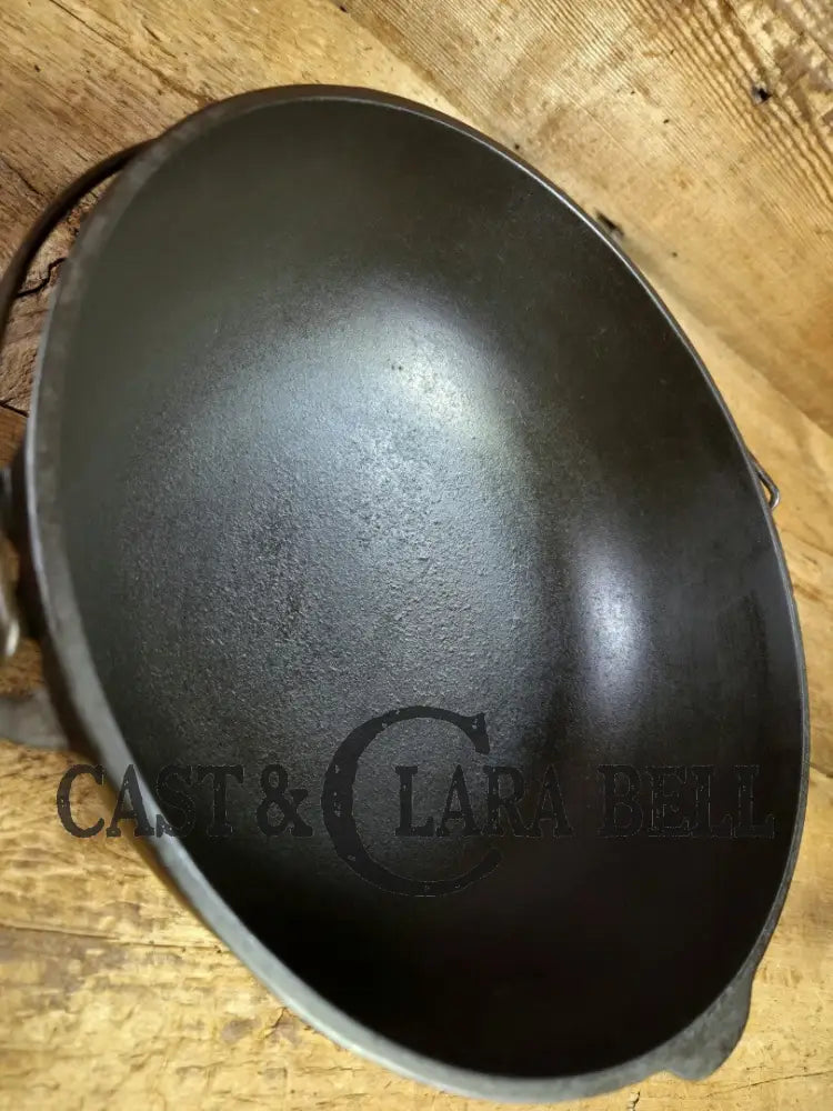 Beautiful #3 1910’s era Wagner Sidney #3 Scotch Bowl (aka candy kettle). Hard to find GORGEOUS collector’s piece Dutch