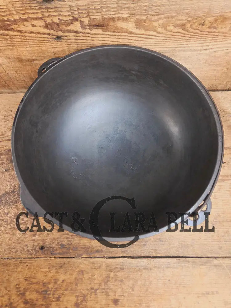 Beautiful #3 1910’s era Wagner Sidney #3 Scotch Bowl (aka candy kettle). Hard to find GORGEOUS collector’s piece Dutch