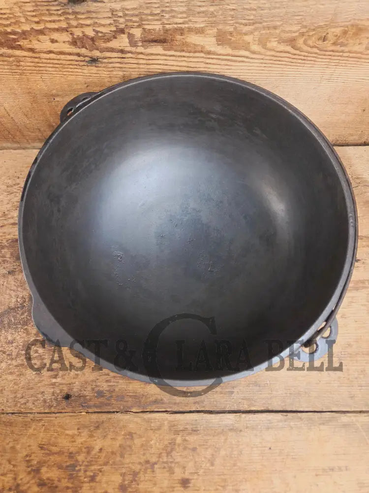 Beautiful #3 1910’s era Wagner Sidney #3 Scotch Bowl (aka candy kettle). Hard to find GORGEOUS collector’s piece Dutch