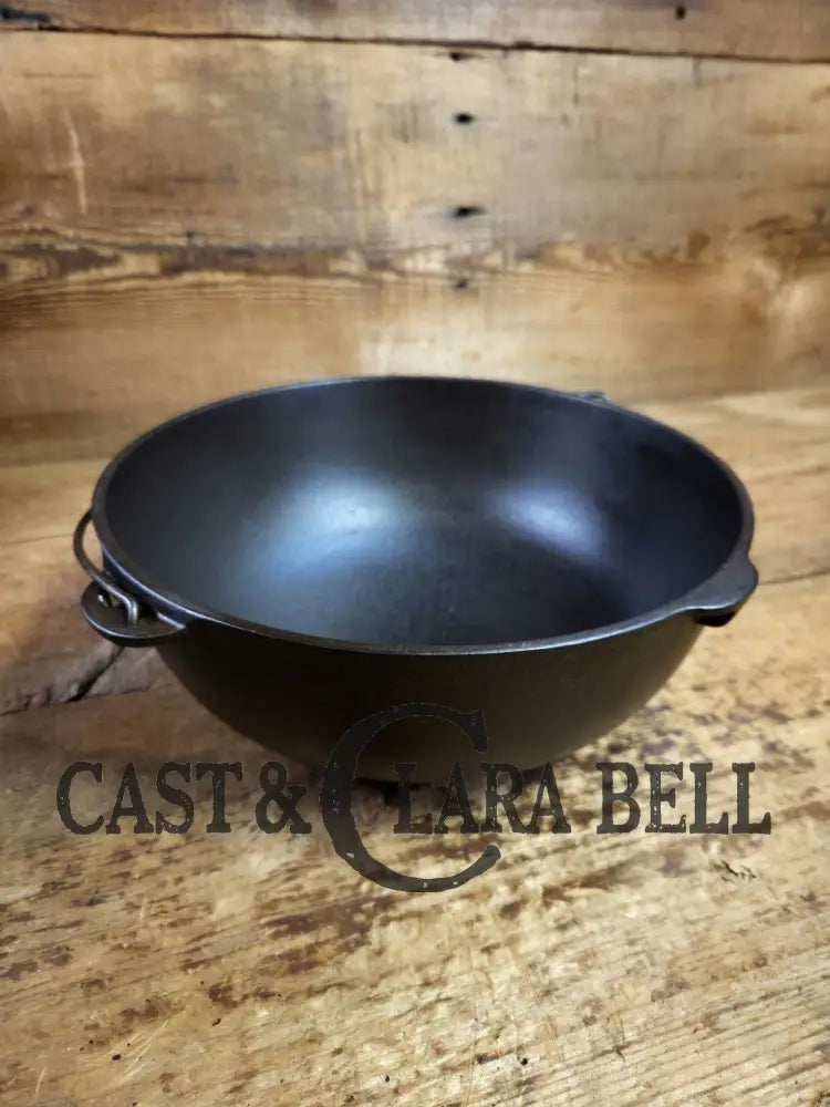 Beautiful #3 1910’s era Wagner Sidney #3 Scotch Bowl (aka candy kettle). Hard to find GORGEOUS collector’s piece Dutch