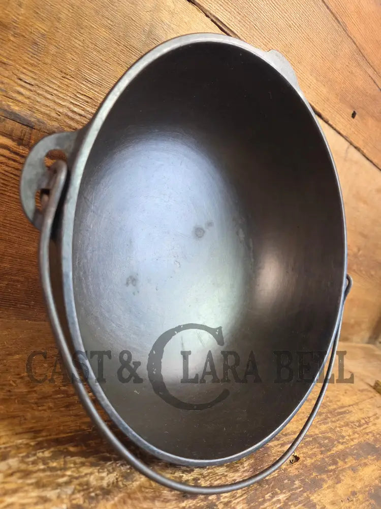 Beautiful #3 1920’s era Wagner Sidney #3 Scotch Bowl (aka candy kettle). Hard to find GORGEOUS collector’s piece