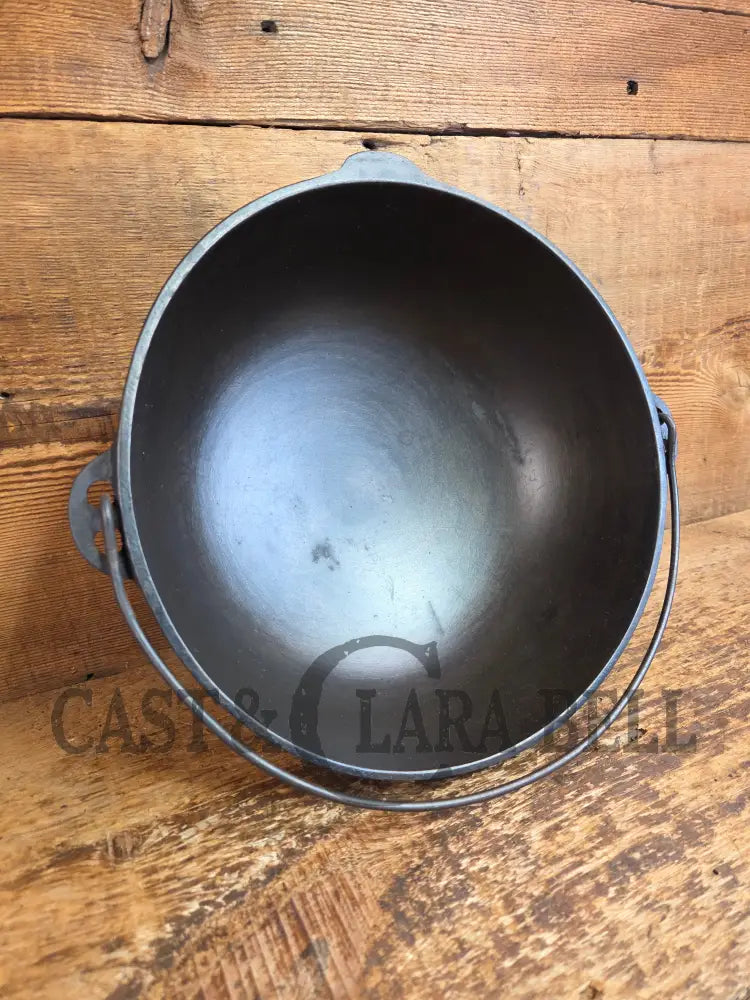 Beautiful #3 1920’s era Wagner Sidney #3 Scotch Bowl (aka candy kettle). Hard to find GORGEOUS collector’s piece
