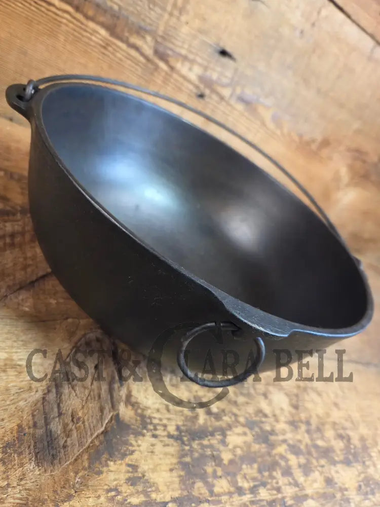 Beautiful #3 1920’s era Wagner Sidney #3 Scotch Bowl (aka candy kettle). Hard to find GORGEOUS collector’s piece