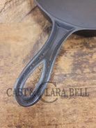 Beautiful Antique gate-marked unknown #9 skillet. Est 1880’s. Left single spout heat ring bottom w/ semi fancy handle