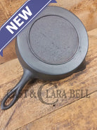 Beautiful Antique gate-marked unknown #9 skillet. Est 1880’s. Left single spout heat ring bottom w/ semi fancy handle