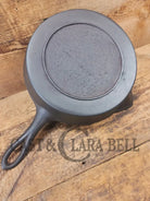 Beautiful Antique gate-marked unknown #9 skillet. Est 1880’s. Left single spout heat ring bottom w/ semi fancy handle