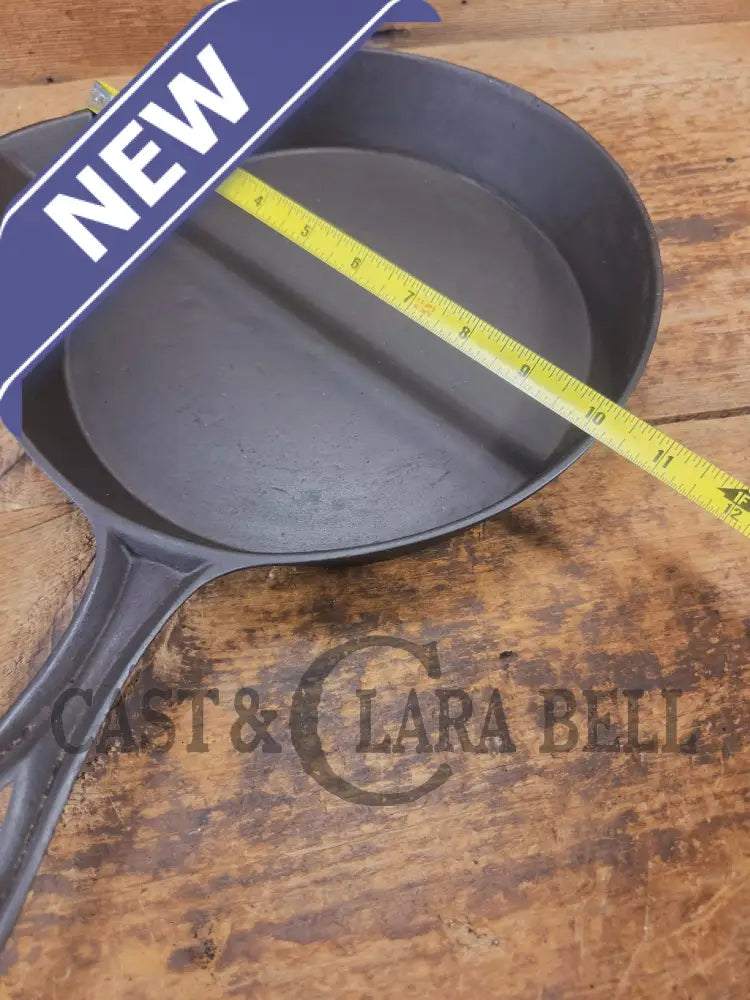 Beautiful Antique gate-marked unknown #9 skillet. Est 1880’s. Left single spout heat ring bottom w/ semi fancy handle