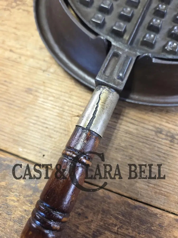 Beautiful! Early 1900’s Wagner #7 Cast Iron Waffle Iron with low base. Pat’d 1910. Fully restored and ready to use!