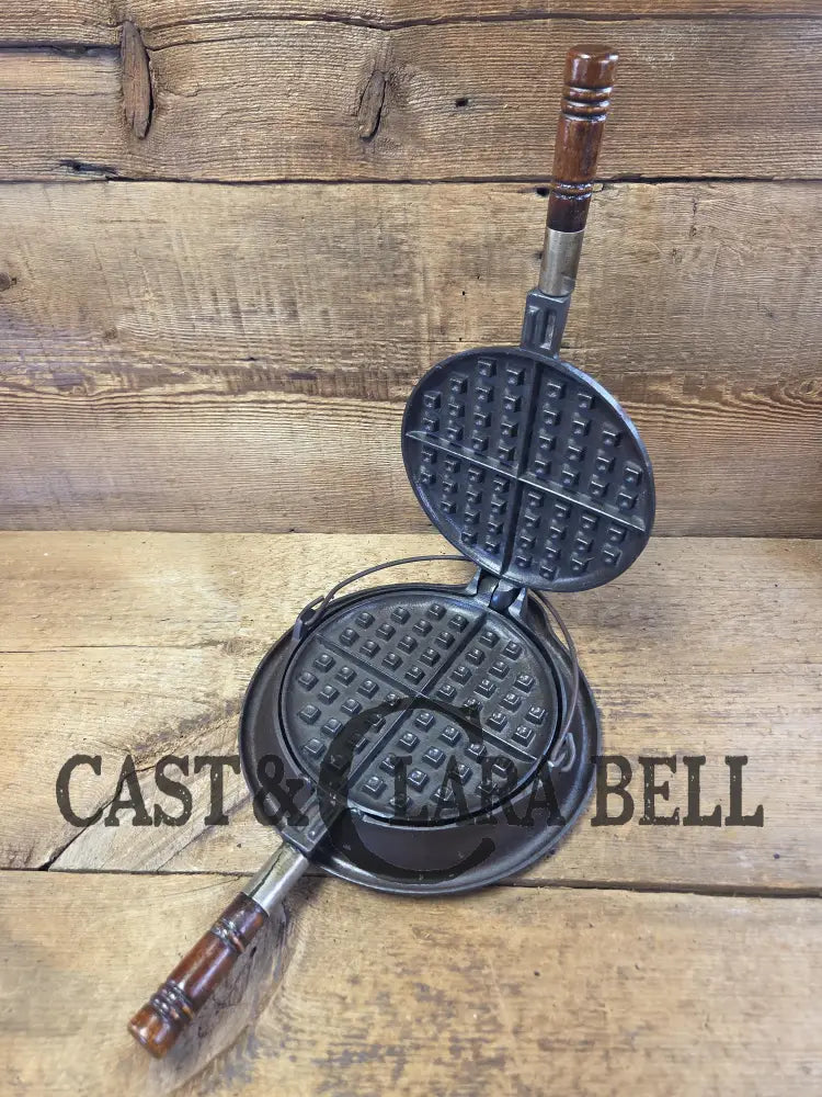 Beautiful! Early 1900’s Wagner #7 Cast Iron Waffle Iron with low base. Pat’d 1910. Fully restored and ready to use!