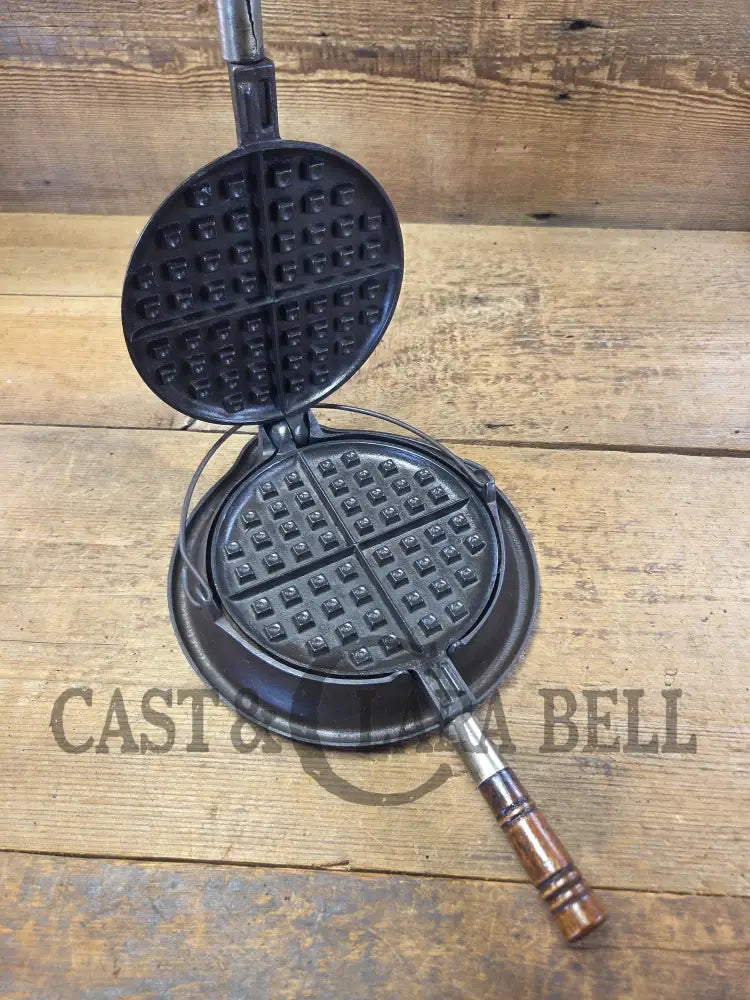 Beautiful! Early 1900’s Wagner #7 Cast Iron Waffle Iron with low base. Pat’d 1910. Fully restored and ready to use!