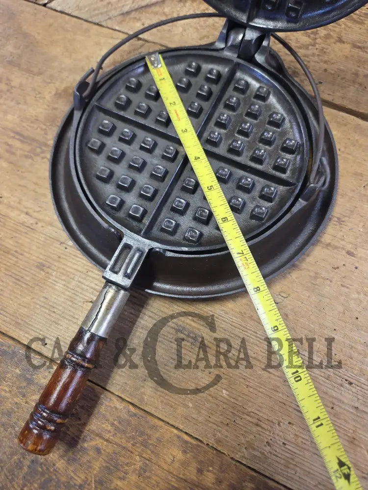 Beautiful! Early 1900’s Wagner #7 Cast Iron Waffle Iron with low base. Pat’d 1910. Fully restored and ready to use!