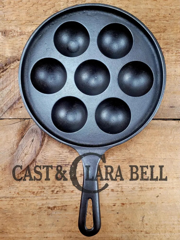Beautiful early Griswold No. 32 Cast Iron Aebleskiver 962. Awesome poached eggs! Skillet