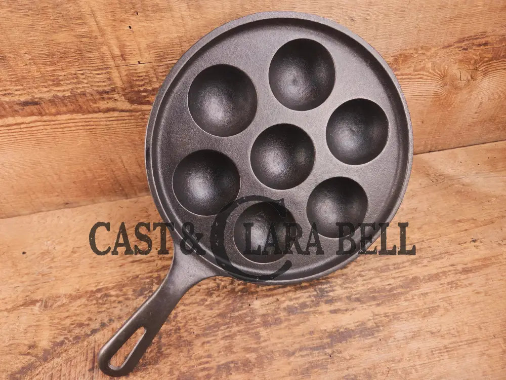 Beautiful early Griswold No. 32 Cast Iron Aebleskiver 962. Awesome poached eggs! Skillet