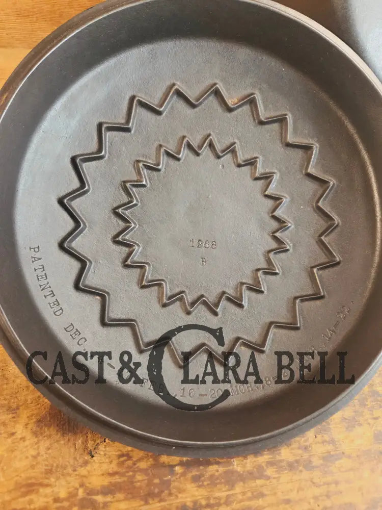 Beautiful & elegant! 1930’s Wagner Ware #8 Drip Drop Round Roaster #1268 w/ Sawtooth Lid p/n 1268 A. Raised Letter lid