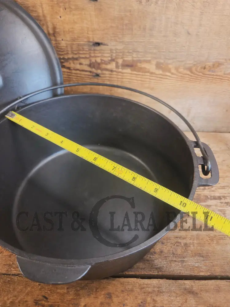 Beautiful & elegant! 1930’s Wagner Ware #8 Drip Drop Round Roaster #1268 w/ Sawtooth Lid p/n 1268 A. Raised Letter lid