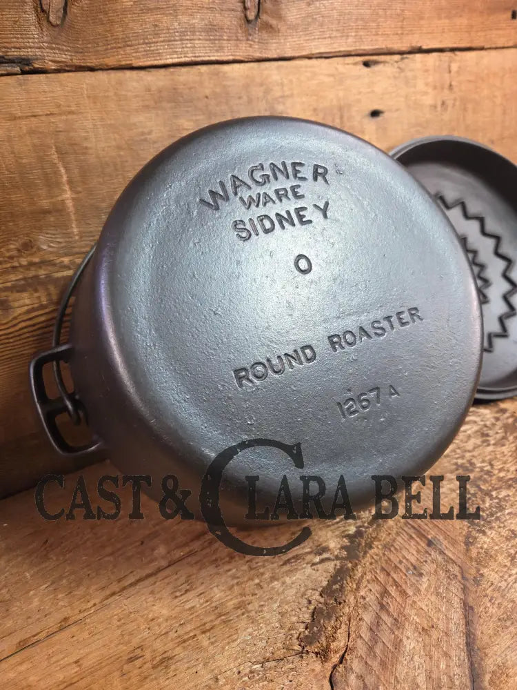 Beautiful elegant and tough to find! 1920’s Wagner Ware #7 Round Roaster with #1267 w/ fully marked Sawtooth Lid Dutch