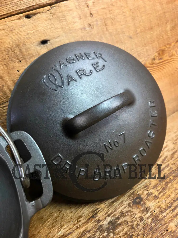 Beautiful elegant and tough to find! 1920’s Wagner Ware #7 Round Roaster with #1267 w/ fully marked Sawtooth Lid Dutch