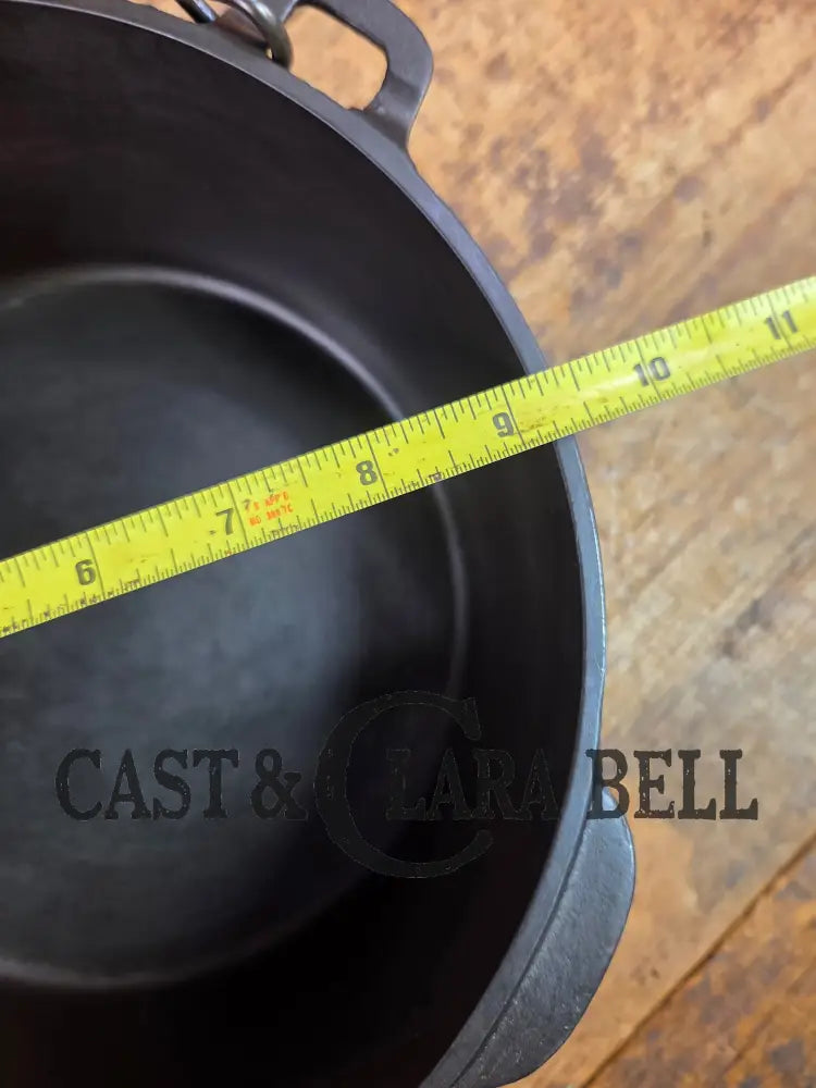 Beautiful elegant and tough to find! 1920’s Wagner Ware #7 Round Roaster with #1267 w/ fully marked Sawtooth Lid Dutch