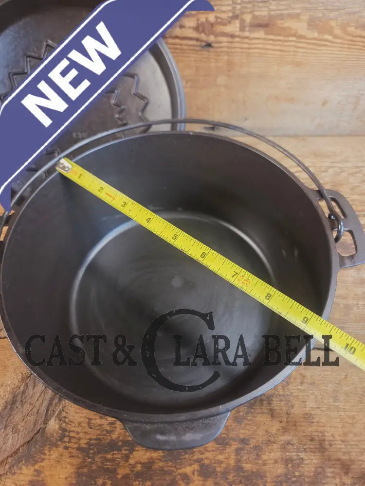 Beautiful elegant and tough to find! 1920’s Wagner Ware #7 Round Roaster with #1267 w/ fully marked Sawtooth Lid