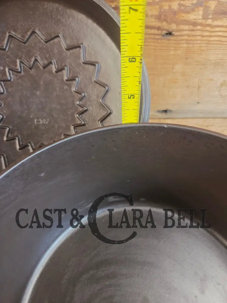 Beautiful elegant and tough to find! 1920’s Wagner Ware #7 Round Roaster with #1267 w/ fully marked Sawtooth Lid