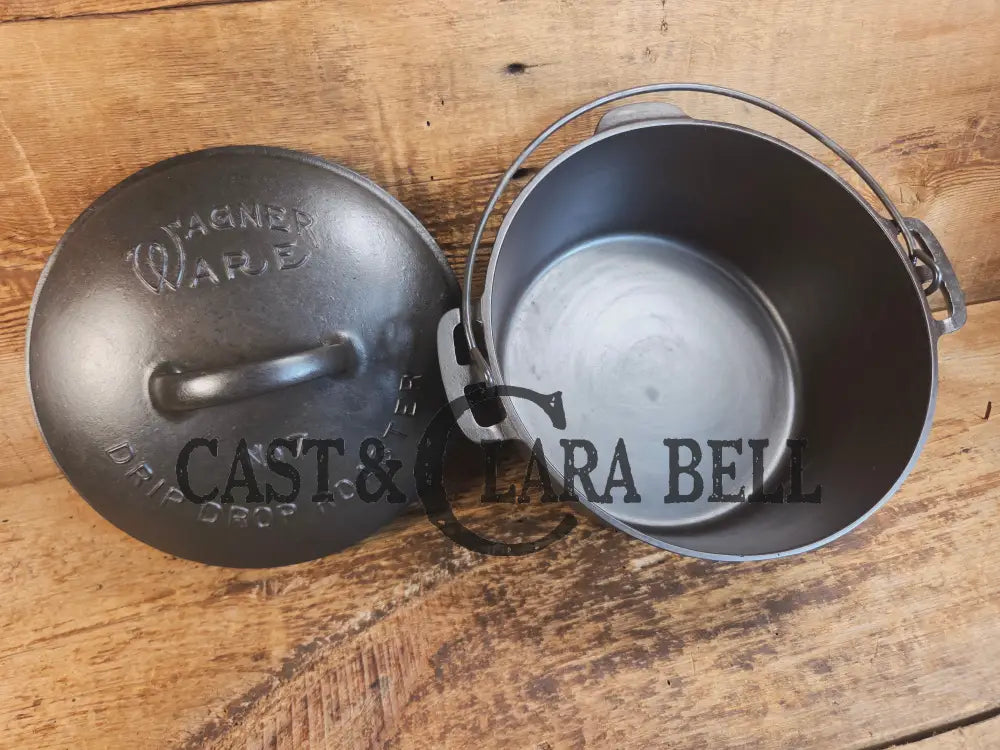 Beautiful elegant and tough to find! 1920’s Wagner Ware #7 Round Roaster with #1267 w/ fully marked Sawtooth Lid