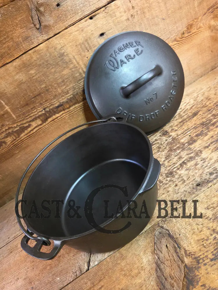 Beautiful elegant and tough to find! 1920’s Wagner Ware #7 Round Roaster with #1267 w/ fully marked Sawtooth Lid Dutch