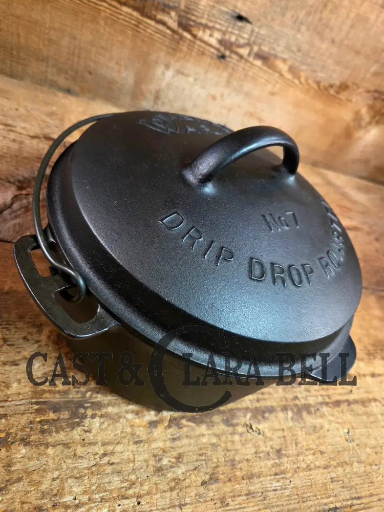 Beautiful elegant and tough to find! 1920’s Wagner Ware #7 Round Roaster with #1267 w/ fully marked Sawtooth Lid Dutch