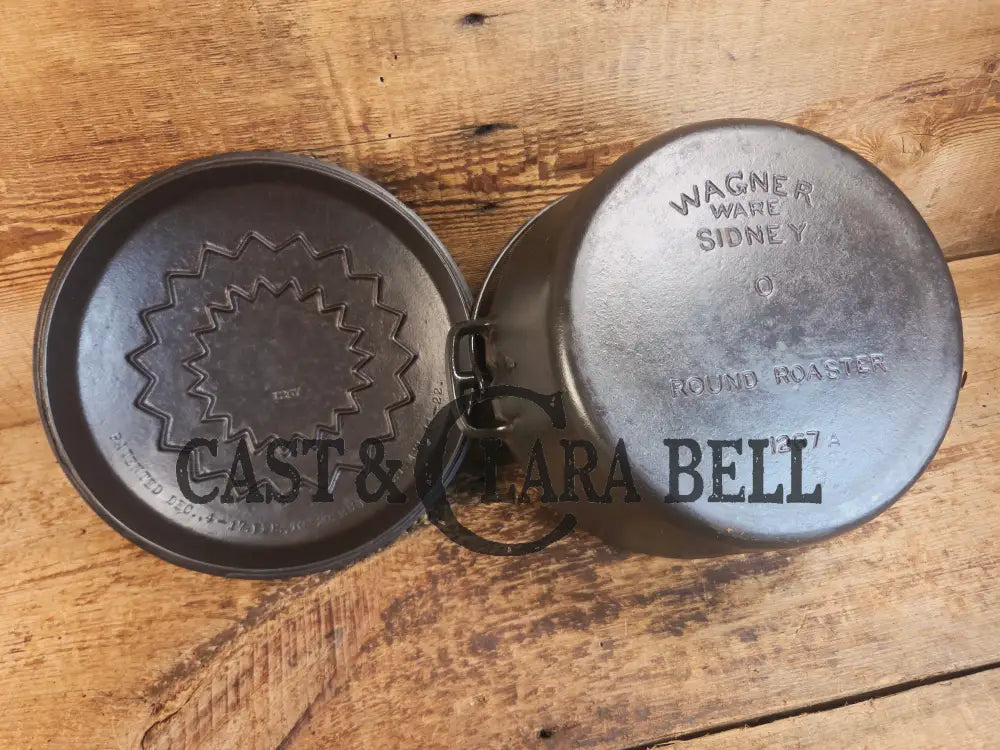 Beautiful elegant and tough to find! 1920’s Wagner Ware #7 Round Roaster with #1267 w/ fully marked Sawtooth Lid