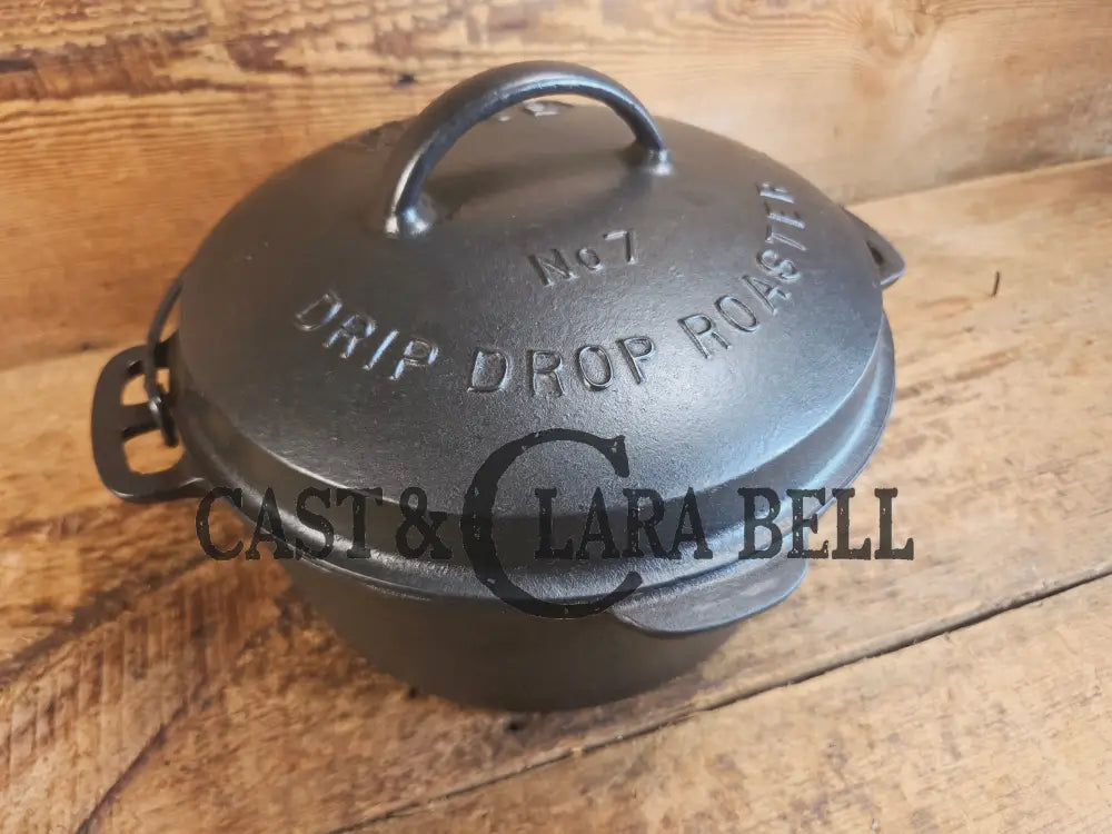 Beautiful elegant and tough to find! 1920’s Wagner Ware #7 Round Roaster with #1267 w/ fully marked Sawtooth Lid