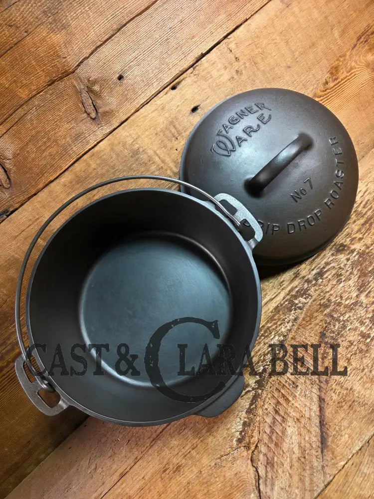 Beautiful elegant and tough to find! 1920’s Wagner Ware #7 Round Roaster with #1267 w/ fully marked Sawtooth Lid Dutch