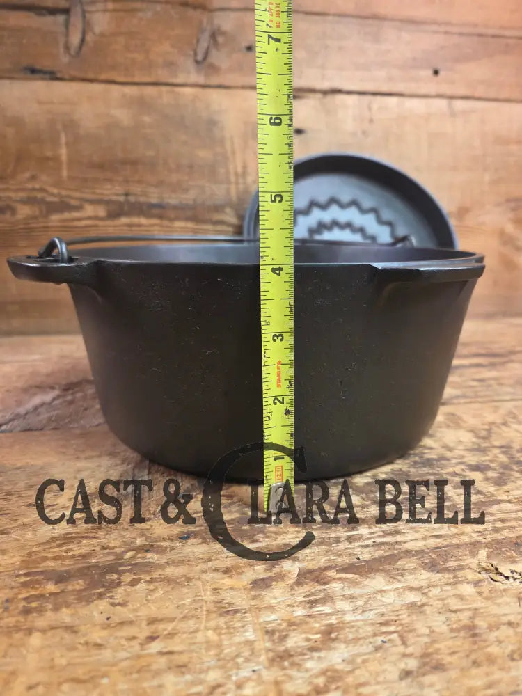 Beautiful elegant and tough to find! 1920’s Wagner Ware #7 Round Roaster with #1267 w/ fully marked Sawtooth Lid Dutch