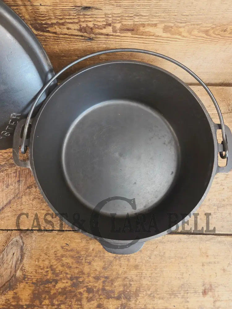 Beautiful & elegant! 1930’s Wagner Ware #8 Drip Drop Round Roaster #1268 w/ Sawtooth Lid p/n 1268 A. Raised Letter lid