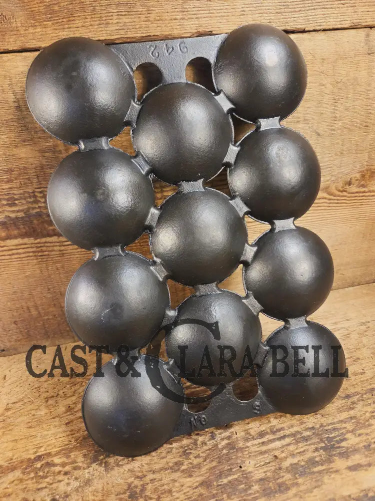 Beautiful Griswold 1910’s No. 3 Gem Pan 11 cup p/n 942 Variation #2 (Rarity 4 out of 10) Bakeware