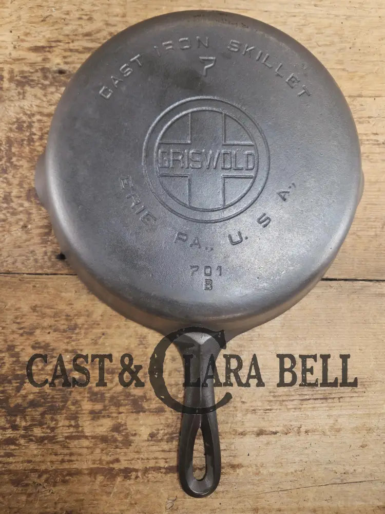 Beautiful! Griswold #7 Skillet with Large Block Logo and Smooth Bottom 701 D. Restored and Ready to Use! SC24