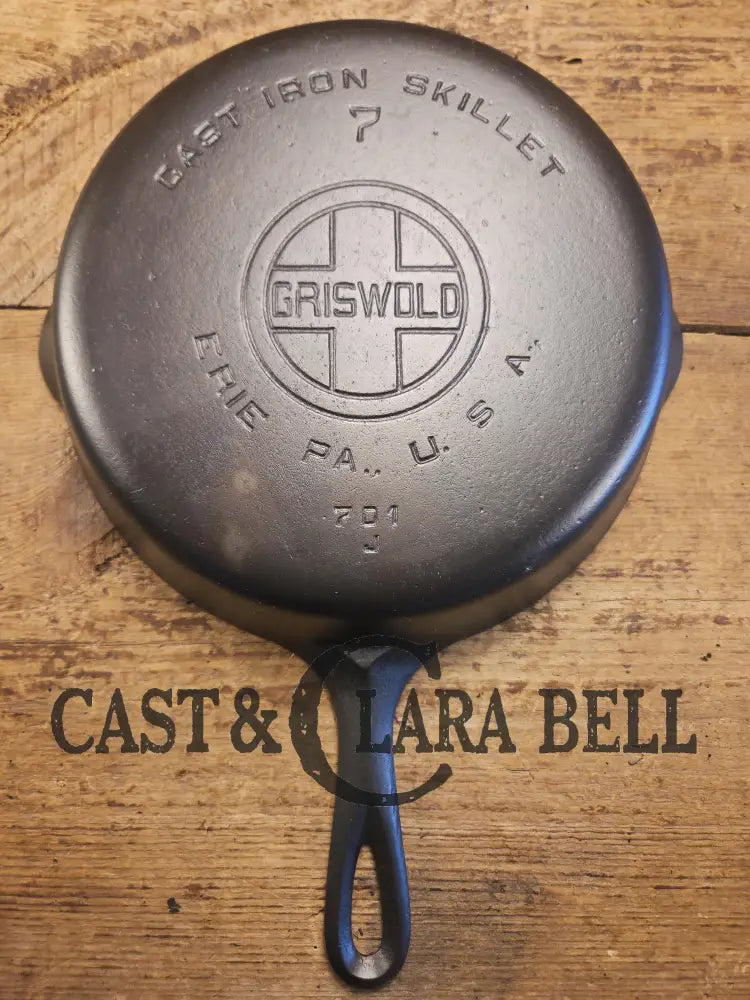 Beautiful! Griswold #7 Skillet with Large Block Logo and Smooth Bottom 701 J. Almost perfect! Skillet