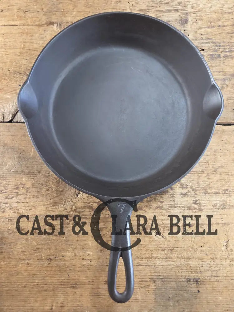 Beautiful! Griswold #7 Skillet with Large Block Logo and Smooth Bottom 701 J. Almost perfect! Skillet