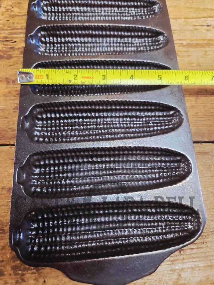 Beautiful Griswold No. 273 Crispy Corn Stick Pan p/n 930. Great gift idea or a perfect gift for you! Restored and Ready