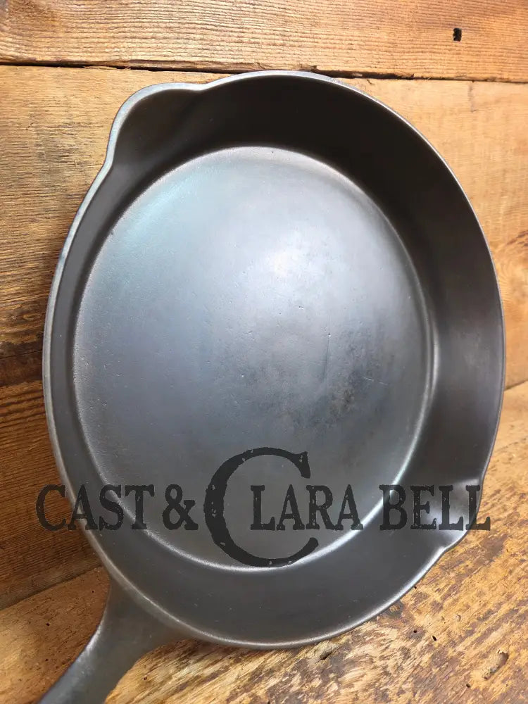 Beautiful piece! 1920’s Favorite Piqua Miami Dual Logo #9 cast iron Skillet with Heat Ring Skillet