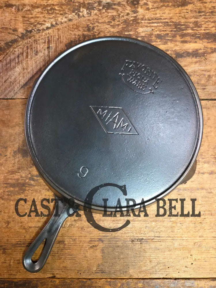 Beautiful piece! 1920’s Favorite Piqua Miami Dual Logo #9 cast iron Skillet with Heat Ring Skillet
