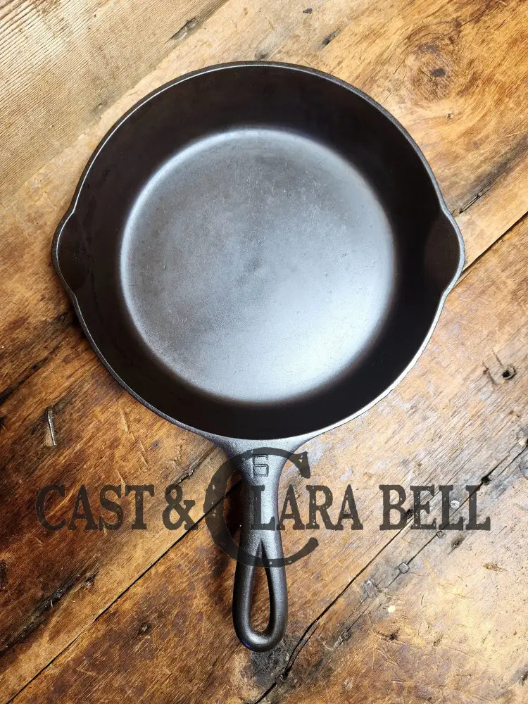 Beautiful piece! 1920’s Griswold #6 Skillet with Large Block Logo 699. Perfect for saute’s and sides. Restored and