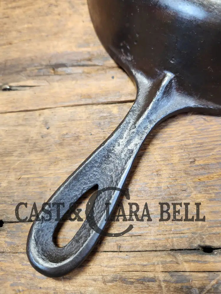 Beautiful! The Classic #8 Favorite Made Puritan No. 8 Cast Iron Skillet W Heat Ring! Unique Handle