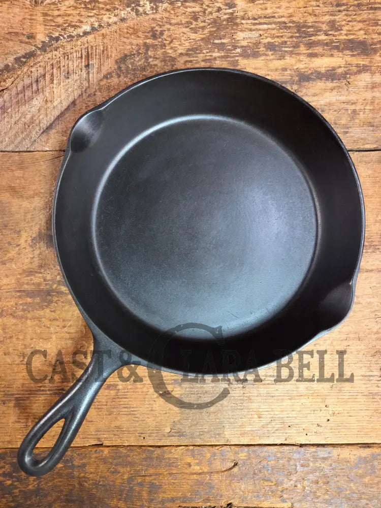 Beautiful! The Classic #8 Favorite made Puritan No. 8 ’F’ cast iron skillet Skillet