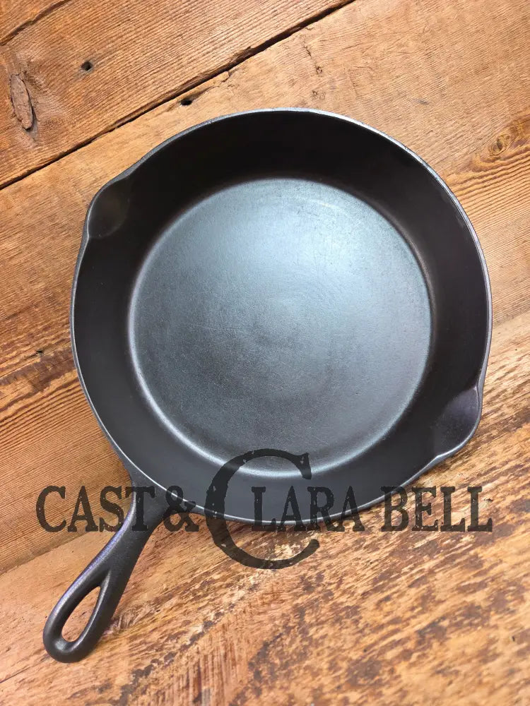 Beautiful! The Classic #8 Favorite made Puritan No. 8 ’F’ cast iron skillet Skillet