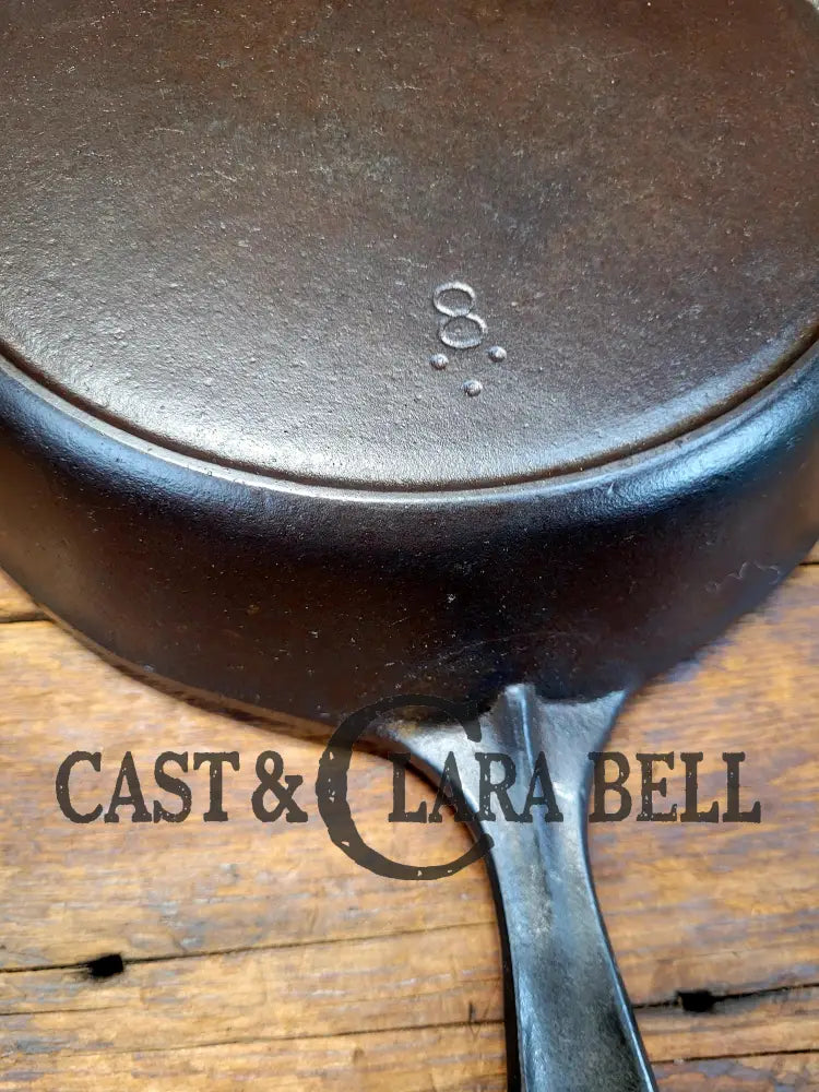 Beautiful Vintage Unmarked Favorite Skillet #8 Cast Iron Skillet. Great Everyday Pan Wonderfully